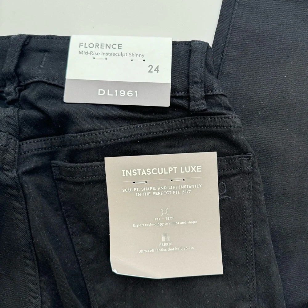 NWT- DL1961 Women Skinny Jeans - Soft & luxurious!